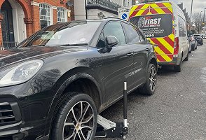 Porsche SUV roadside tyre fitting