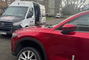 Red SUV mobile tyre fitting